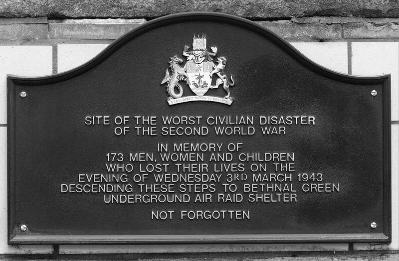 Bethnal-Green-Tube-Disaster-Plaque