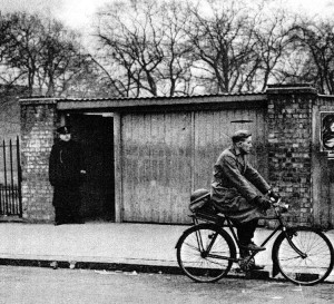 Bethnal-Green-Tube-Disaster-Station-Entrance